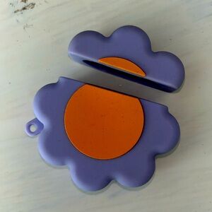 Super cute 1st gen airpod flower case